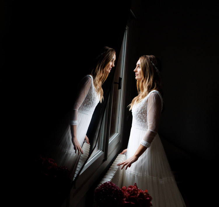 fotografia de bodas mujer en espejo